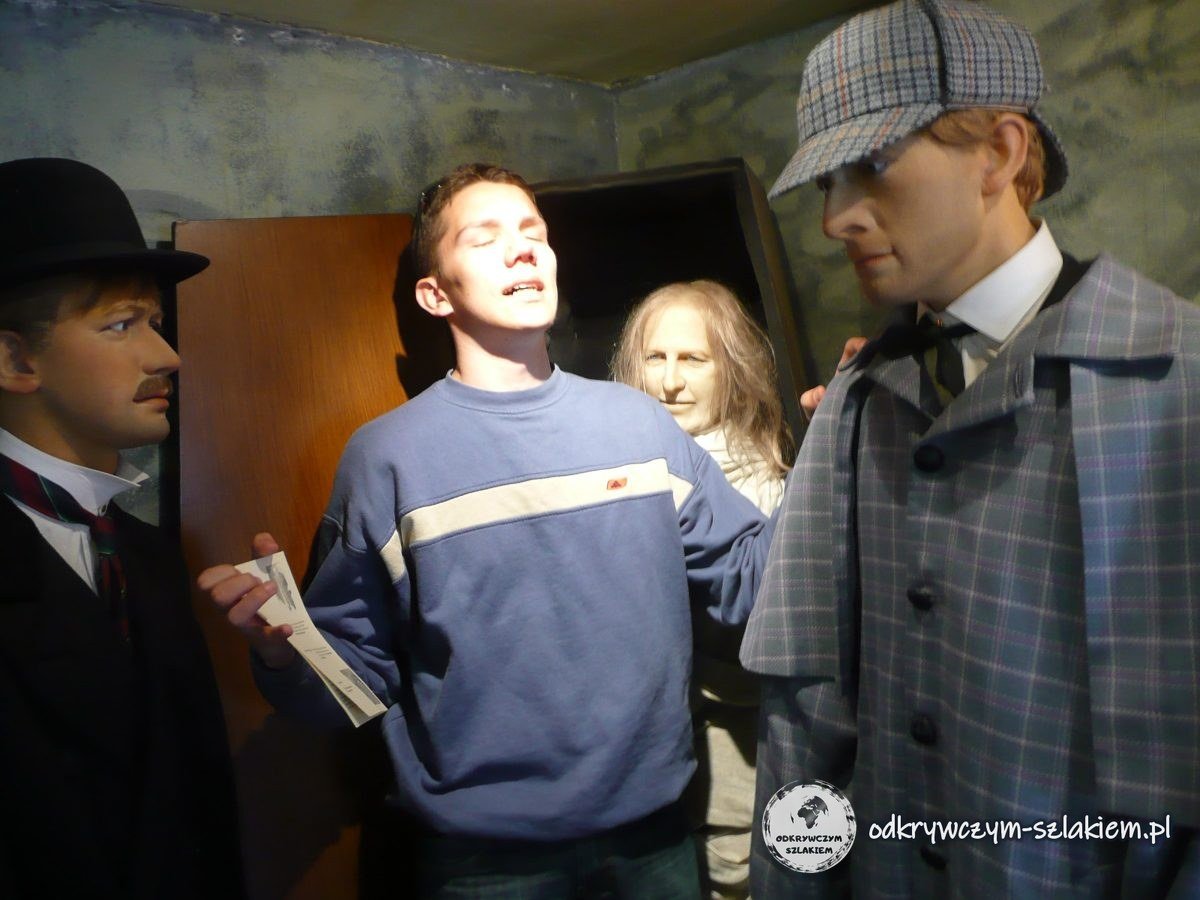 Woskowe figury postaci z opowiadań o Sherlocku Holmesie w muzeum przy Baker Street