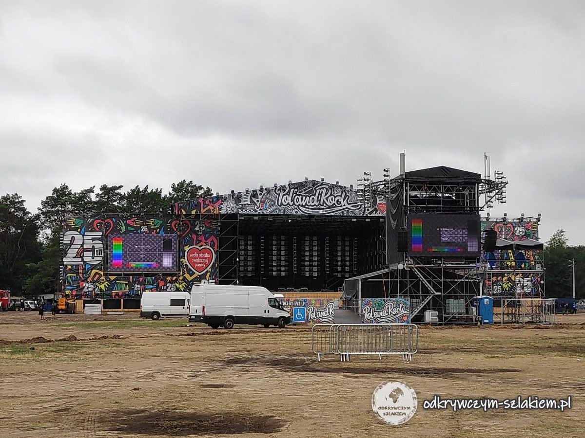 Die Große Bühne mit der Zahl 25 vor dem 25. Pol'and'Rock Festival in Kostrzyn nad Odrą (2019)