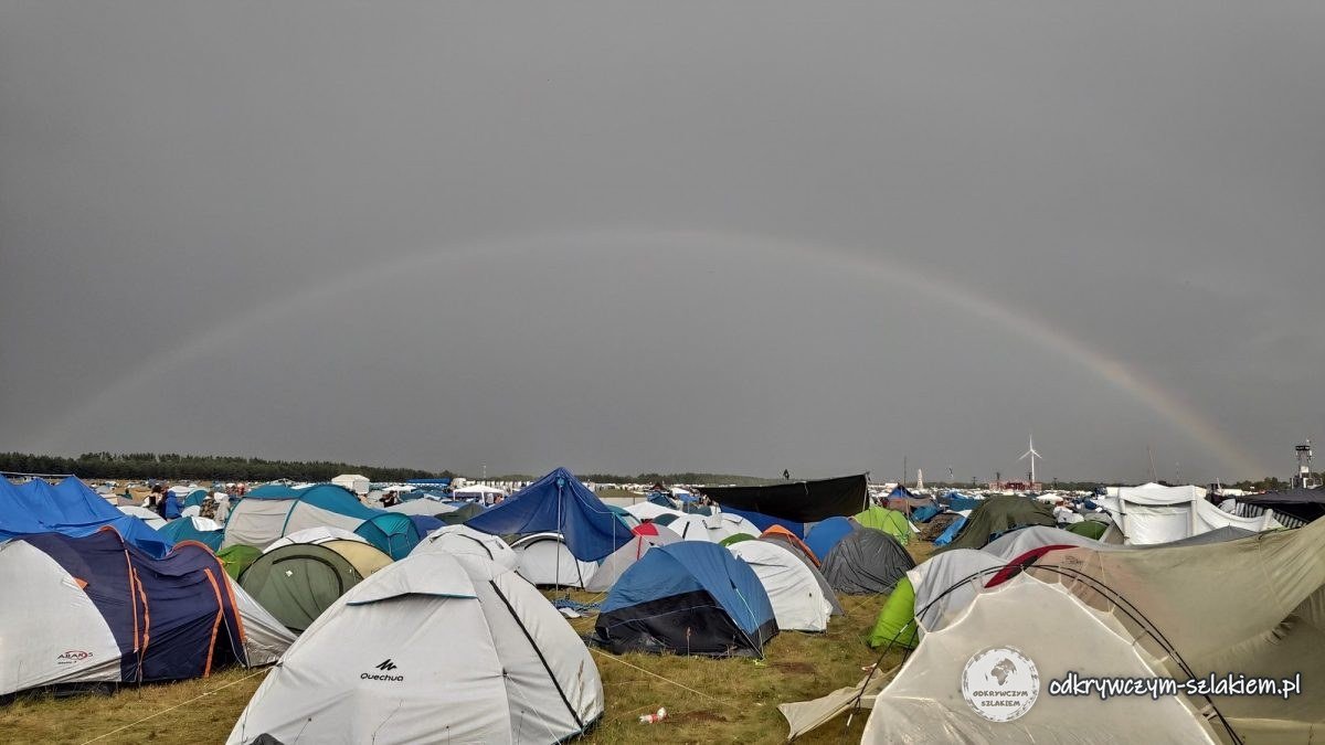 Regenbogen über dem Zeltplatz des Pol'and'Rock Festival in Czaplinek-Broczyno (2022)
