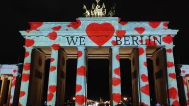 Brama Brandenburska z projekcją „We ♥ Berlin” podczas Festival of Lights 2019