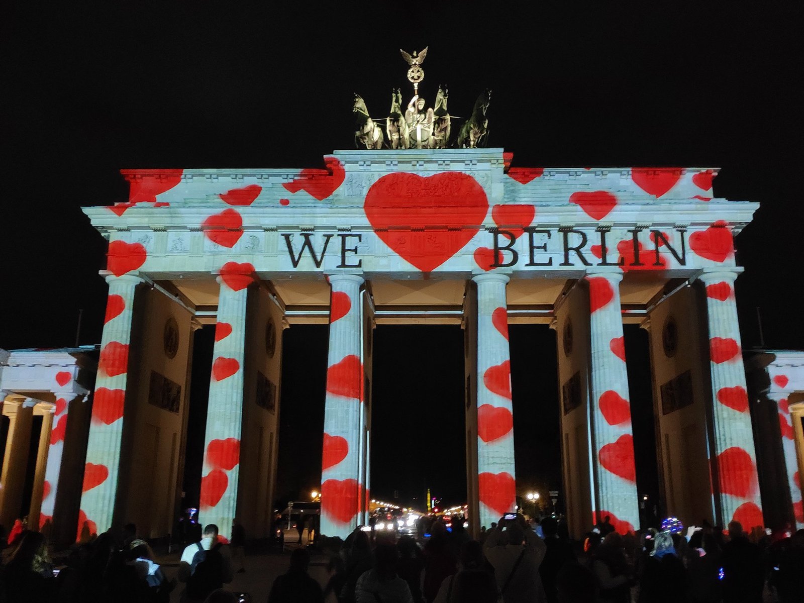 Brama Brandenburska z projekcją „We ♥ Berlin” podczas Festival of Lights 2019