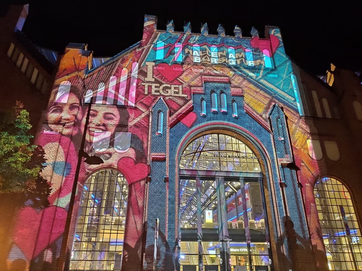 Projekcja na centrum handlowym Hallen am Borsigturm w dzielnicy Tegel