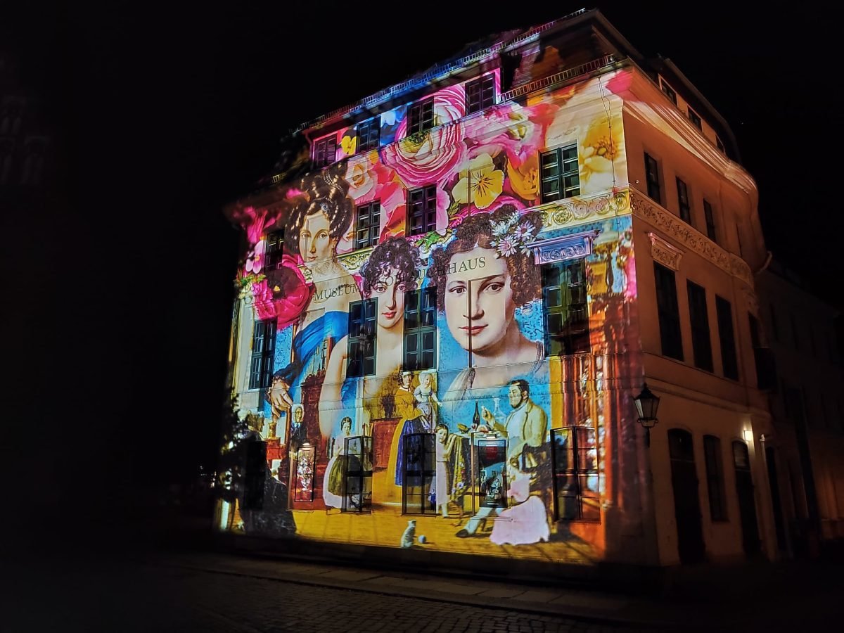 Projekcja na kamienicy w dzielnicy Nikolaiviertel