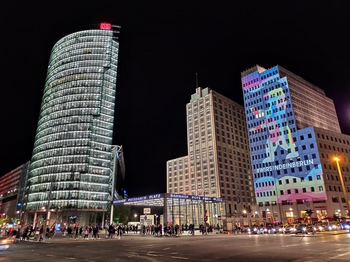 Plac Poczdamski nocą podczas Festival of Lights 2020