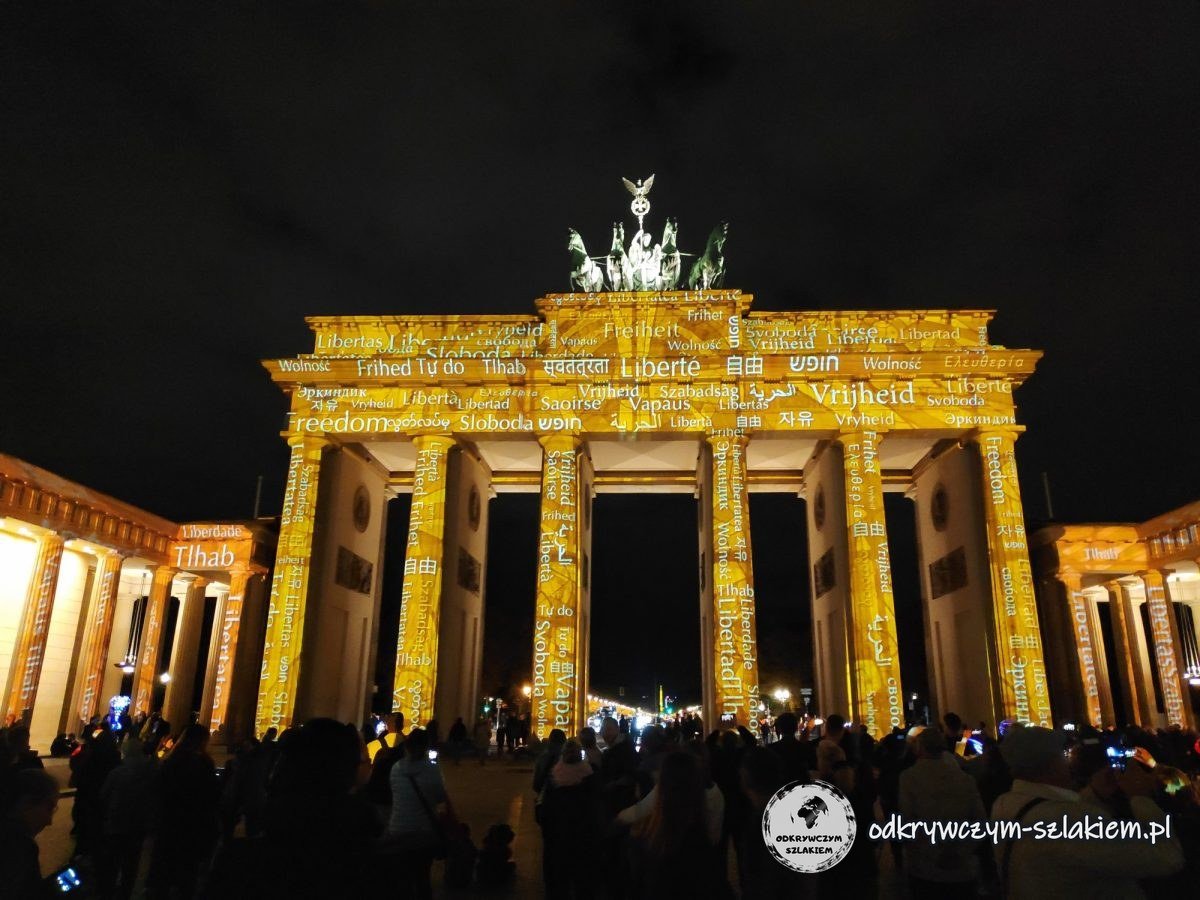Złota projekcja na Bramie Brandenburskiej – Festival of Lights 2019