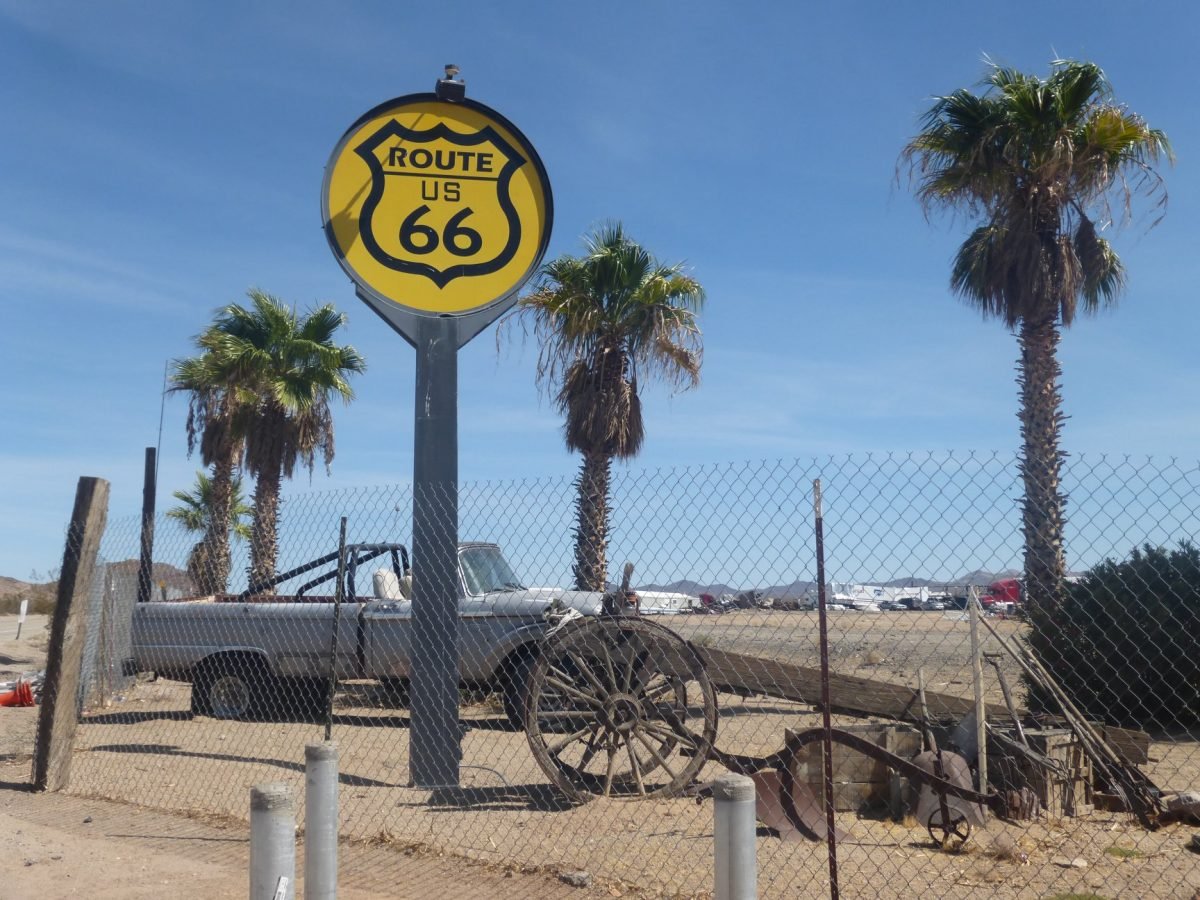 Znak Route 66 przy Cool Springs Station w Arizonie
