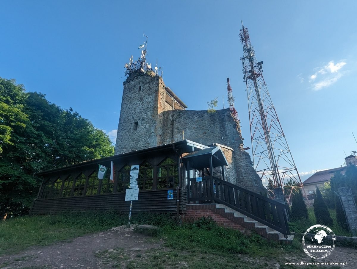 Wieża widokowa i maszt na szczycie Chełmca (850 m) nad Wałbrzychem