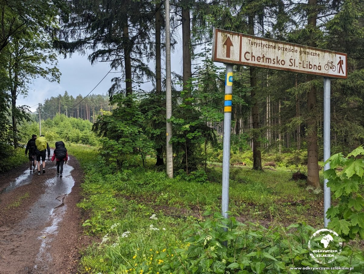 Drogowskaz Chełmsko Śląskie – Libná tuż przed granicą polsko-czeską