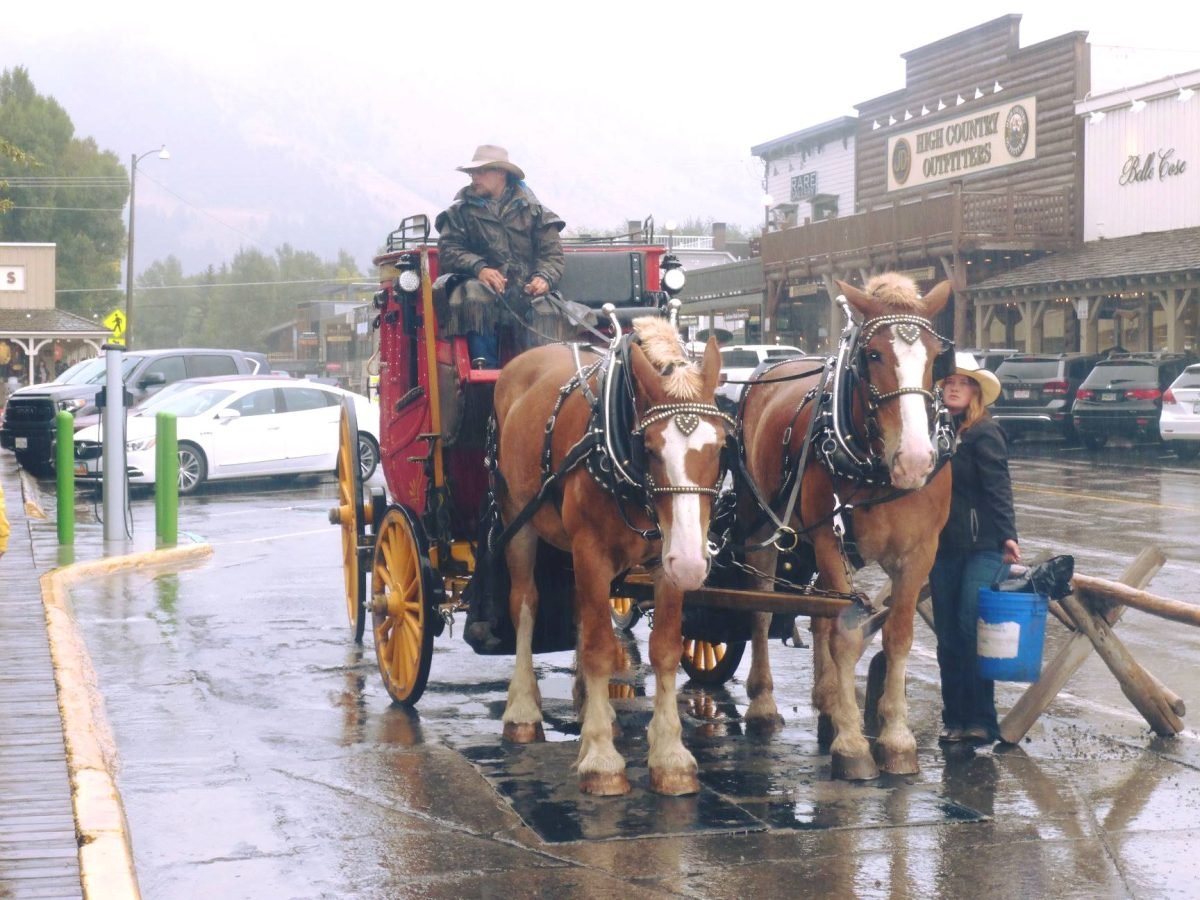 Dyliżans na ulicy miasteczka Jackson w Wyoming