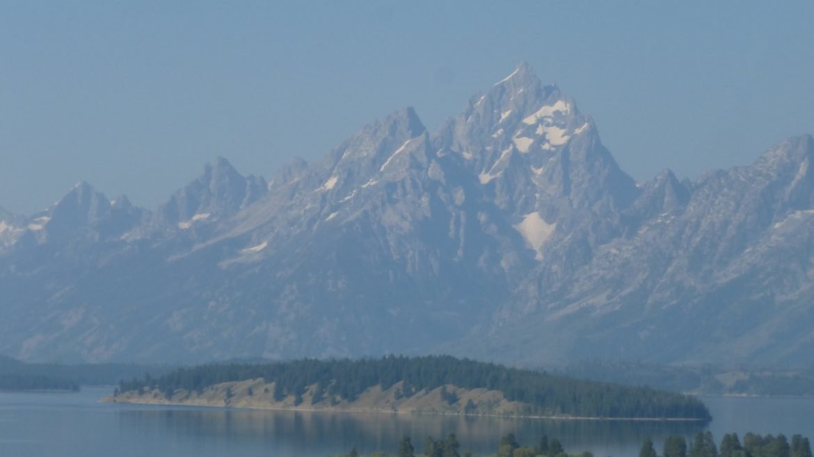 Pasmo Teton nad jeziorem Jackson – widok z Jackson Lake Lodge