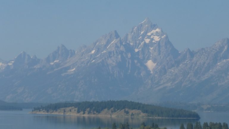 Pasmo Teton nad jeziorem Jackson – widok z Jackson Lake Lodge