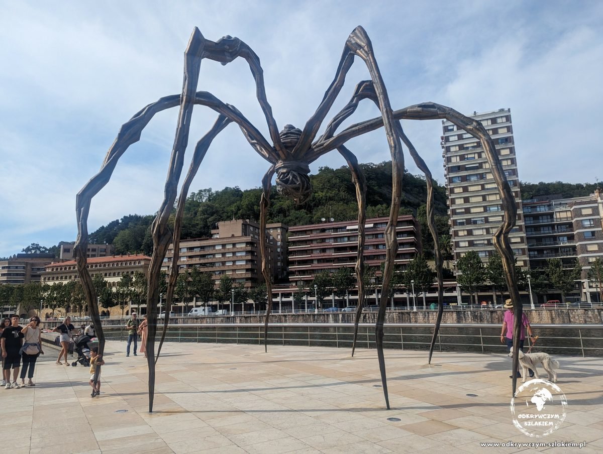Rzeźba pająka Maman przy Muzeum Guggenheima w Bilbao