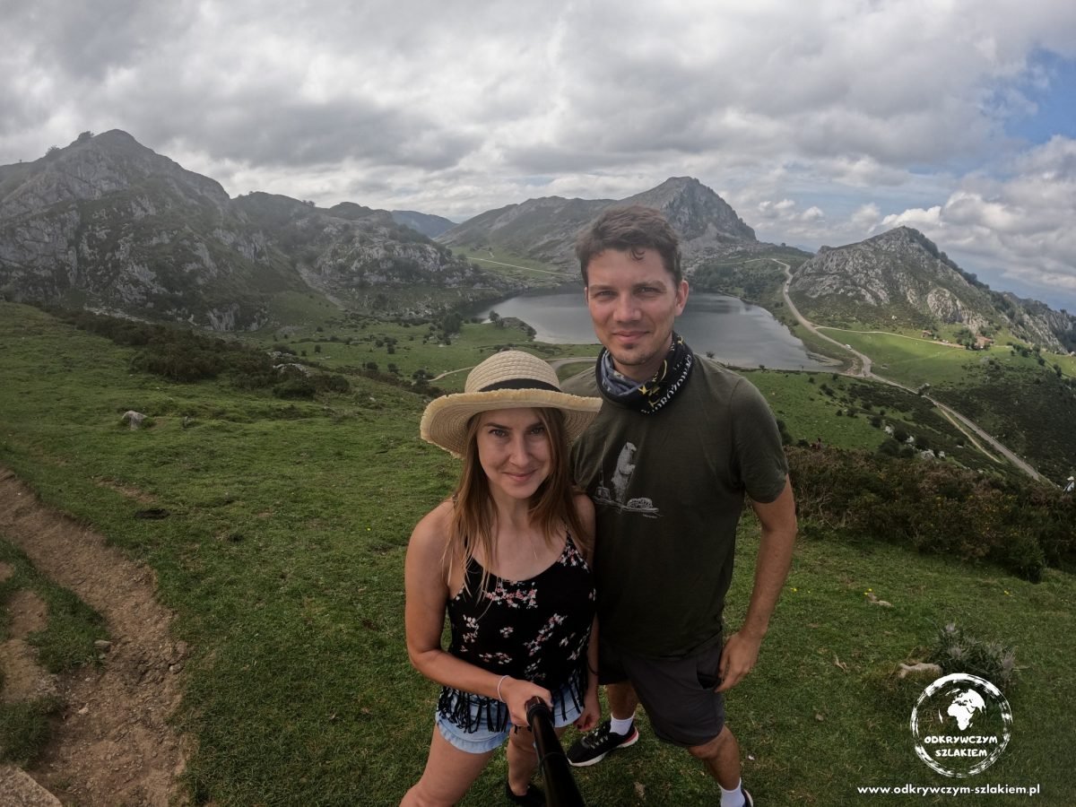 Patrycja i Maciek nad jeziorami Lagos de Covadonga w Picos de Europa