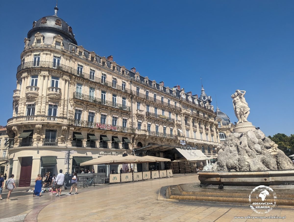 Place de la Comédie w Montpellier z fontanną Trzech Gracji