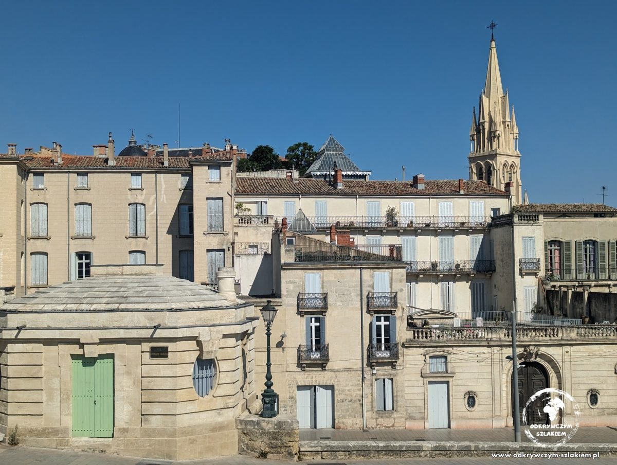 Widok z Promenade du Peyrou na dachy Montpellier