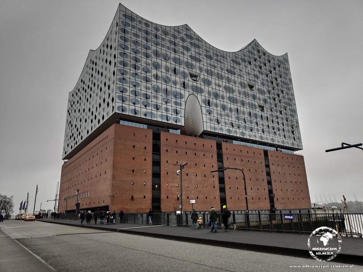 Elbphilharmonie – filharmonia ze szklaną nadbudową na dawnym ceglanym magazynie portowym