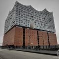Elbphilharmonie – filharmonia ze szklaną nadbudową na dawnym ceglanym magazynie portowym