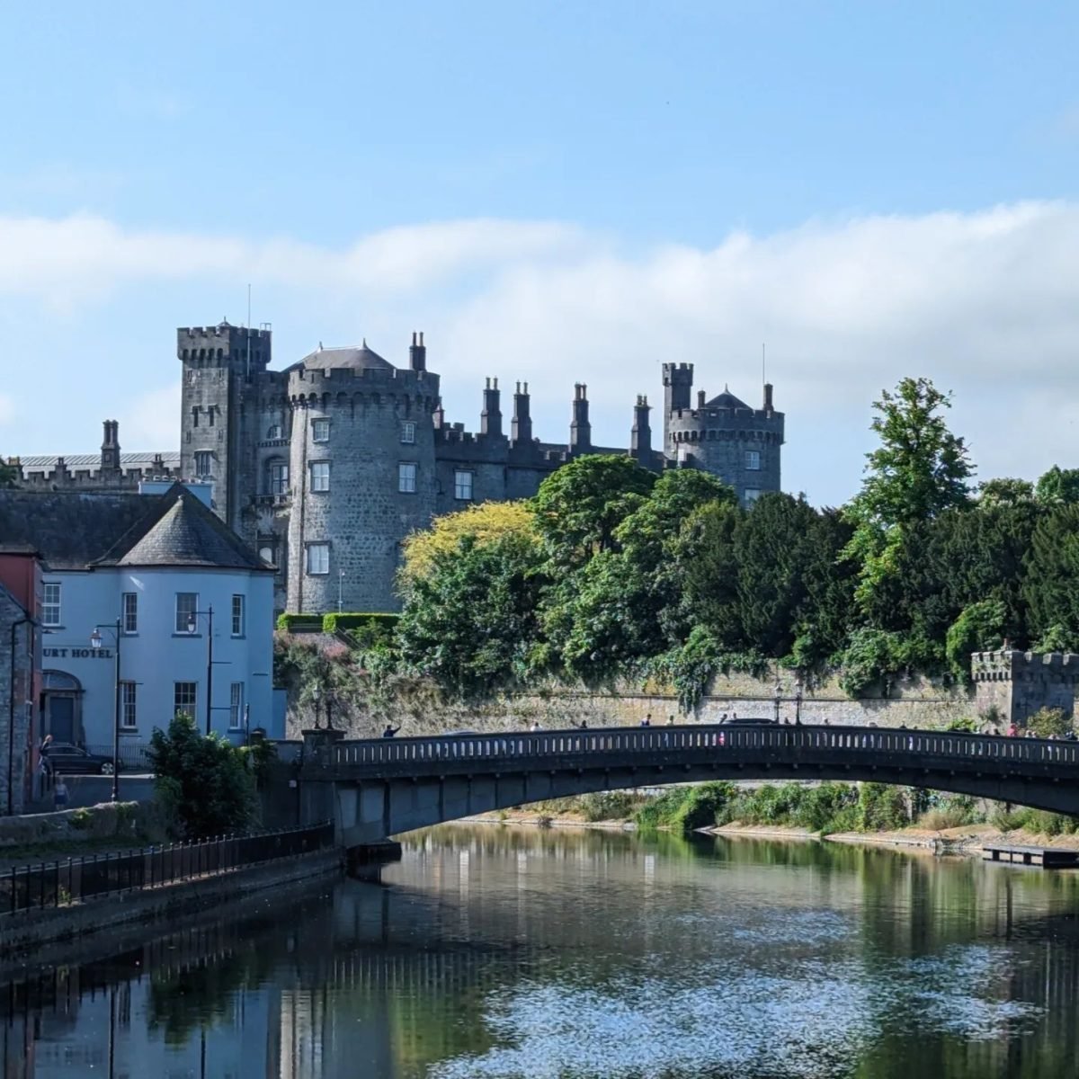 Zamek w Kilkenny nad rzeką Nore