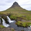 Wodospad Kirkjufellsfoss i góra Kirkjufell na półwyspie Snæfellsnes
