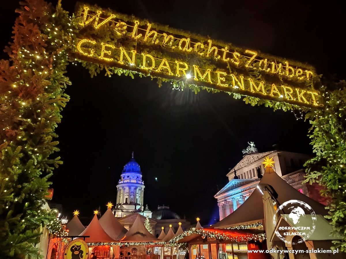 Brama „WeihnachtsZauber Gendarmenmarkt” – wejście na jarmark między Konzerthaus a Deutscher Dom