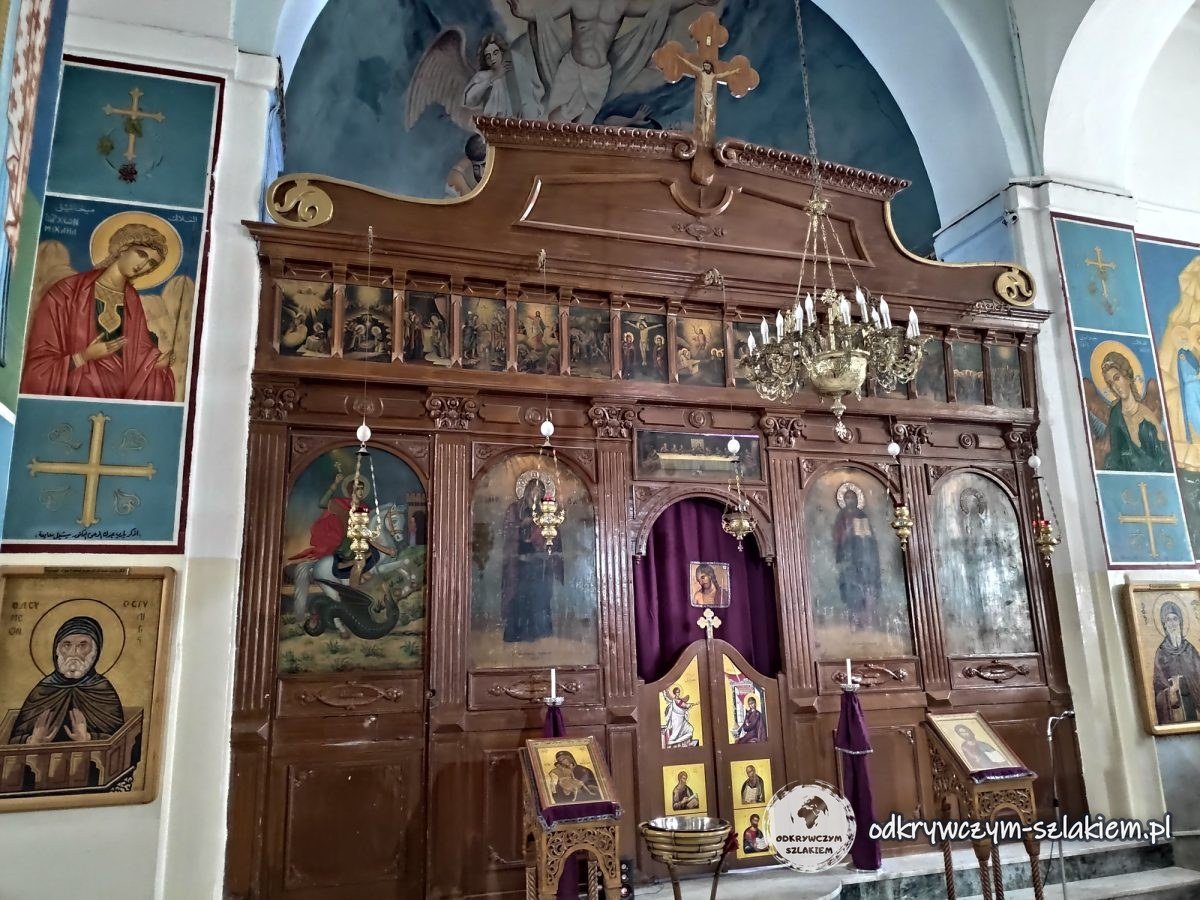 Wnętrze cerkwi św. Jerzego w Madabie z ikonostasem