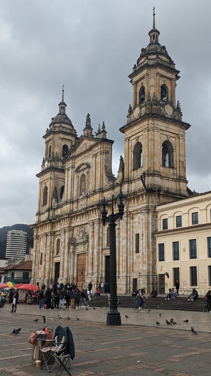 Katedra Primada z dwiema wieżami przy Plaza de Bolívar w Bogocie
