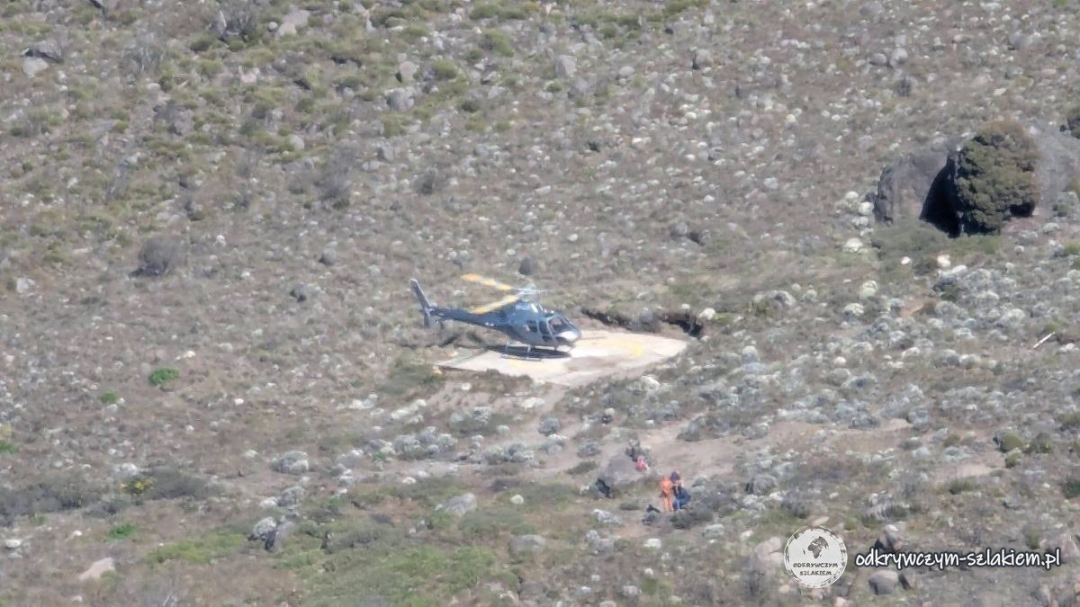 Helikopter na lądowisku przy szlaku na Kilimandżaro