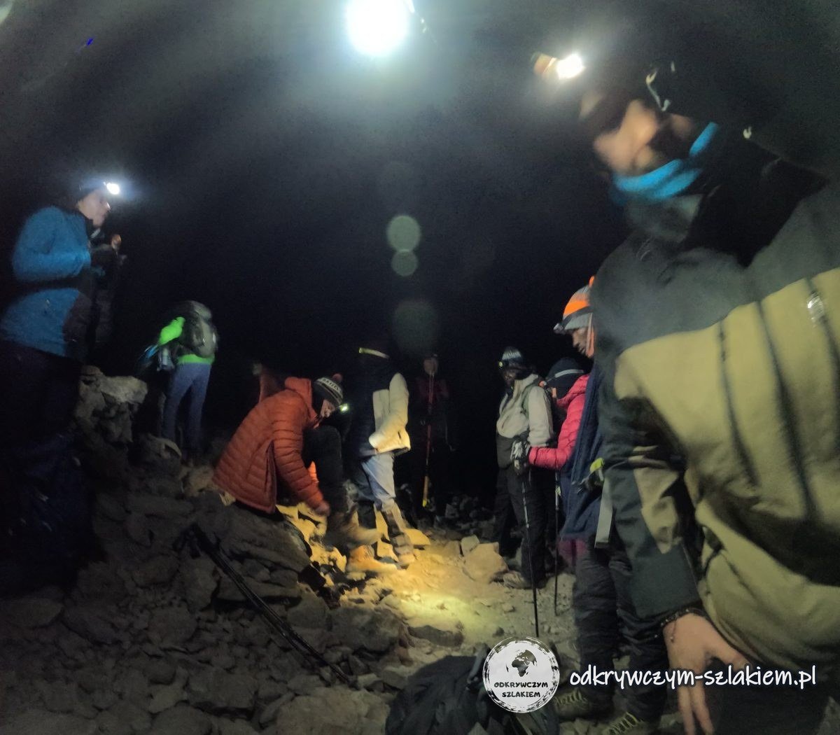 Krótka przerwa w czasie nocnego podejścia na Uhuru Peak