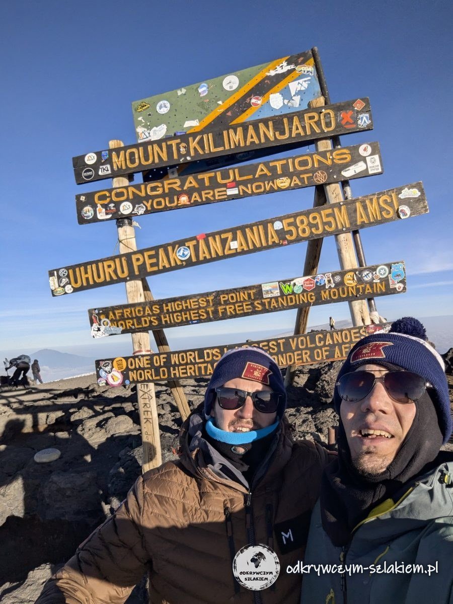 Z Michałem pod tablicą Uhuru Peak