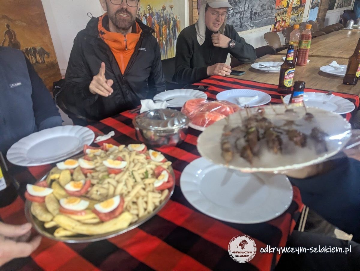 Ostatni wspólny lunch całej ekipy po zejściu z Kilimandżaro