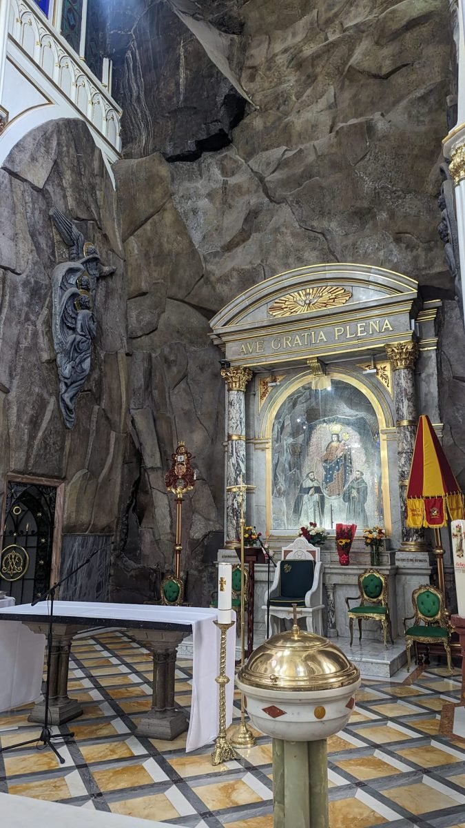 Ołtarz we wnętrzu sanktuarium Las Lajas