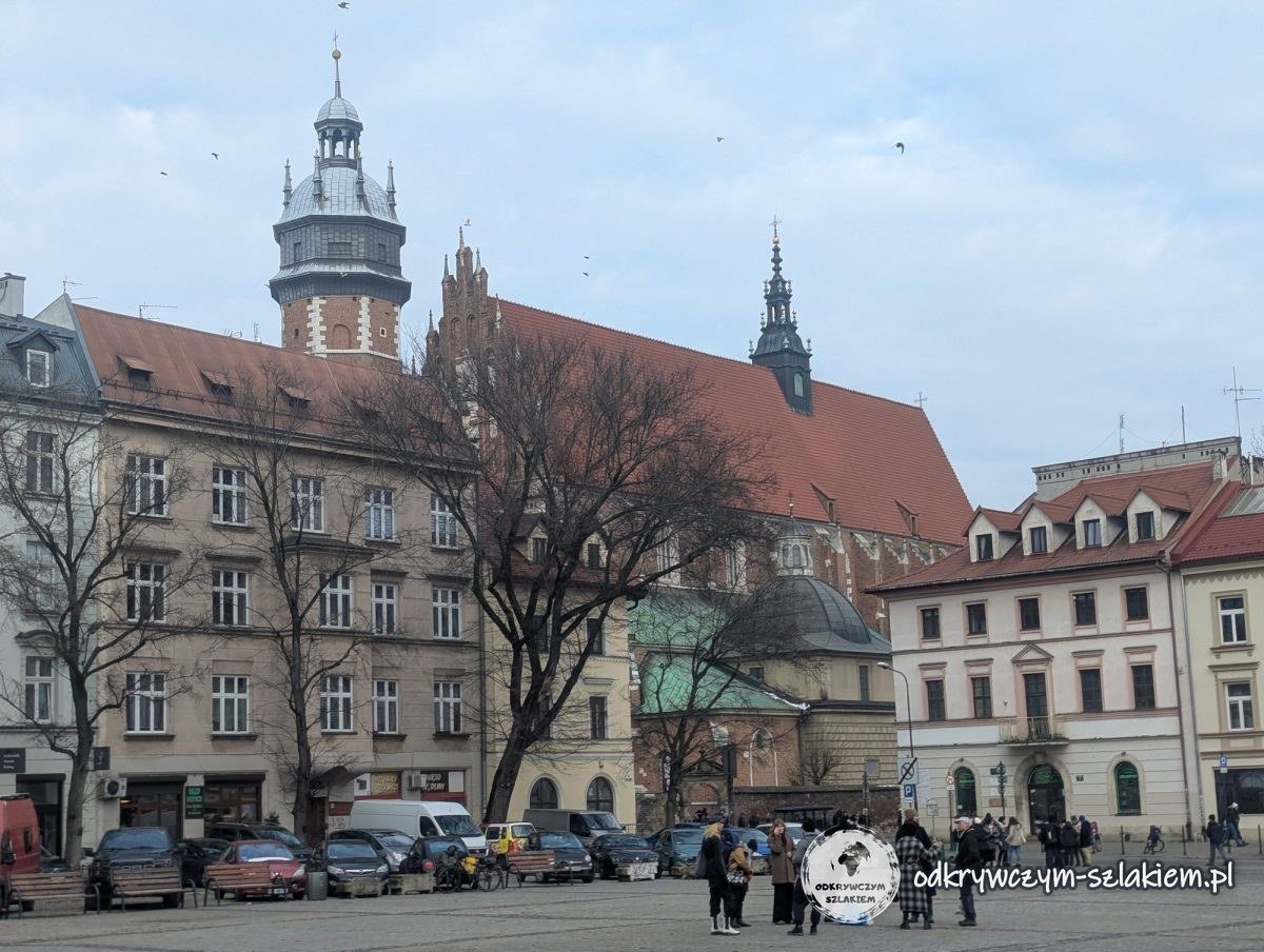La plaza Wolnica de Kazimierz con el antiguo ayuntamiento y la basílica del Corpus Christi