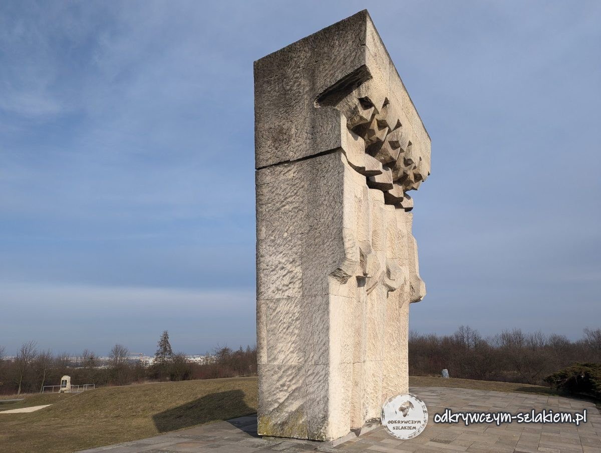 El Monumento de piedra a las Víctimas del Fascismo en los terrenos del antiguo campo KL Plaszow