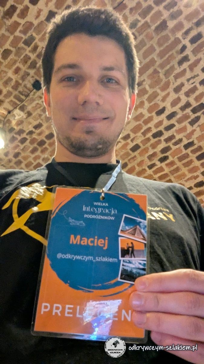 Maciek con su acreditación de ponente en el festival Wielka Integracja Podróżników de Cracovia