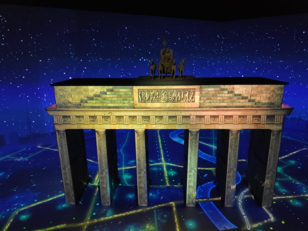 Brama Brandenburska z animacji przy wyjściu z Little BIG City