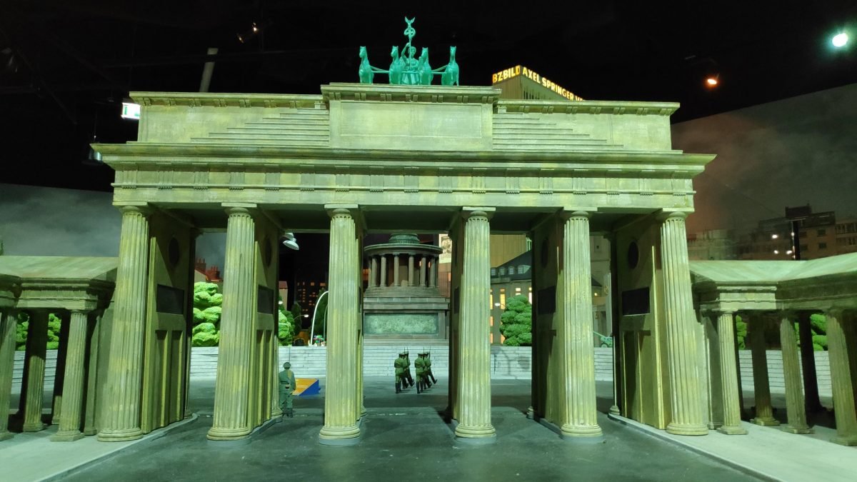 Brama Brandenburska z Kolumną Zwycięstwa w tle na makiecie Little BIG City