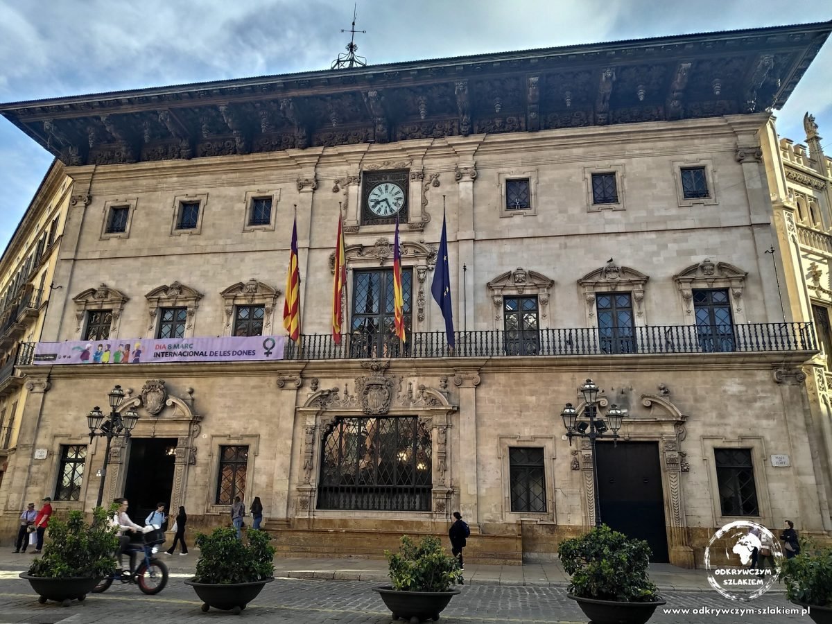 Ratusz na placu Cort w Palma de Mallorca