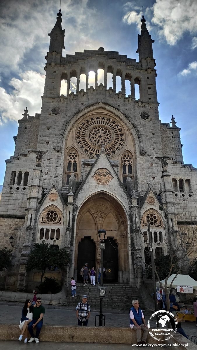 Fasada kościoła św. Bartłomieja w Sóller