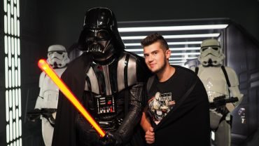 Darth Vader z mieczem świetlnym i szturmowcy – wystawa Gwiezdnych Wojen w Madame Tussauds Berlin