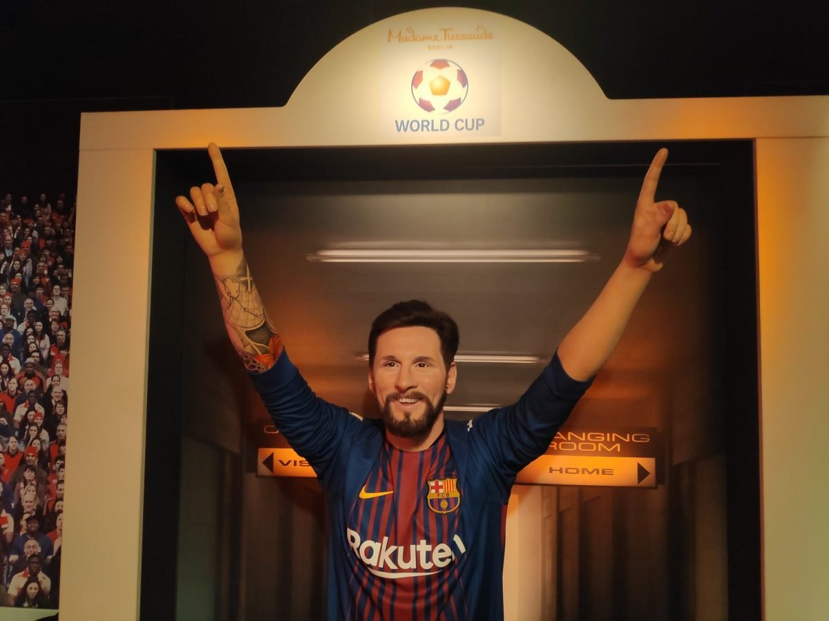 Figura woskowa Lionela Messiego w koszulce FC Barcelony – Madame Tussauds Berlin