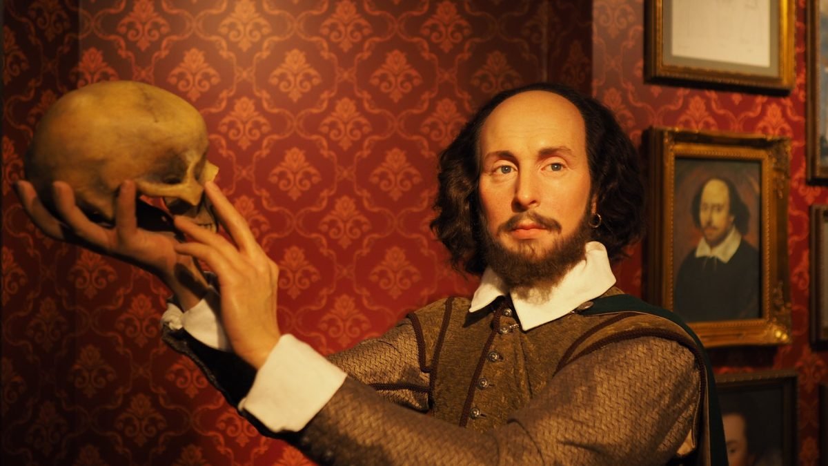 William Szekspir z czaszką w ręku – figura woskowa w Madame Tussauds Berlin