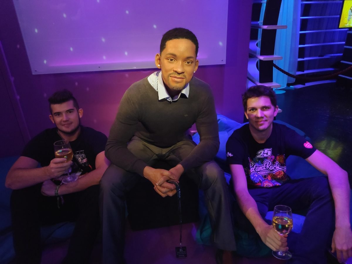 Figura woskowa Willa Smitha na kanapie – Madame Tussauds Berlin