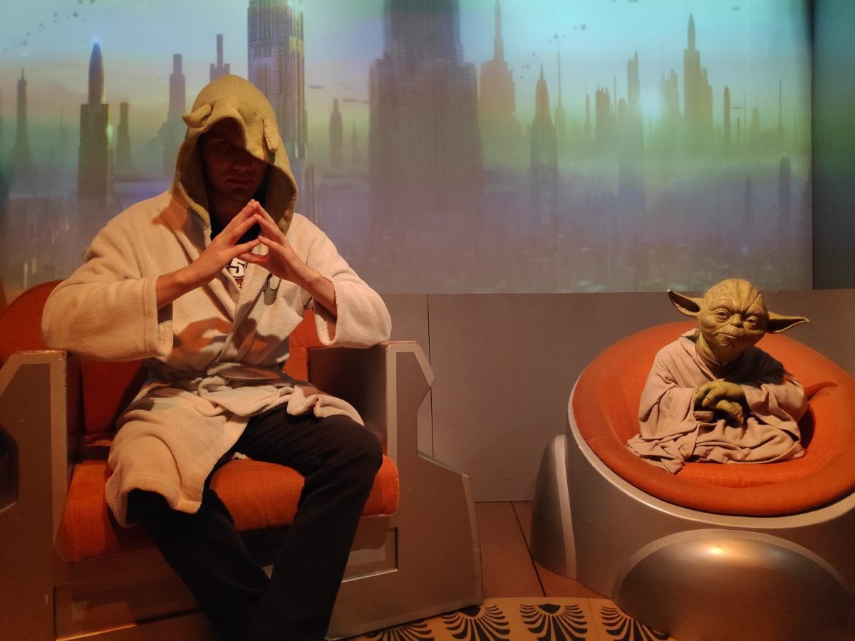 Mistrz Yoda w fotelu – figura z Gwiezdnych Wojen w Madame Tussauds Berlin
