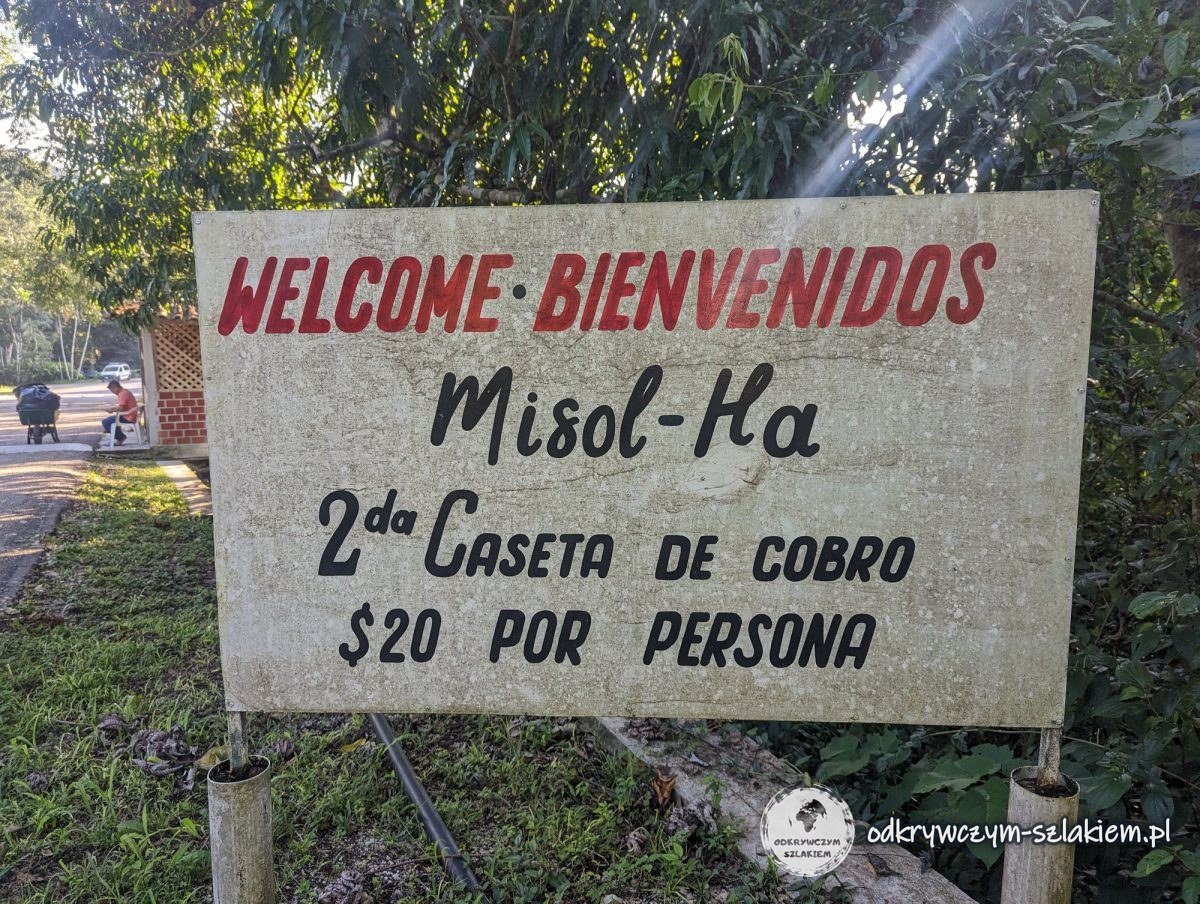 Cartel a la entrada de la cascada de Misol-Ha con una tarifa de 20 pesos por persona