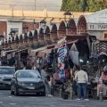 Targ rękodzieła El Parián w Puebli – stragany pod arkadami