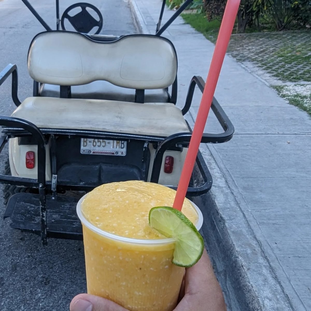 Koktajl owocowy, którym poczęstowali nas właściciele wózka golfowego na Isla Mujeres