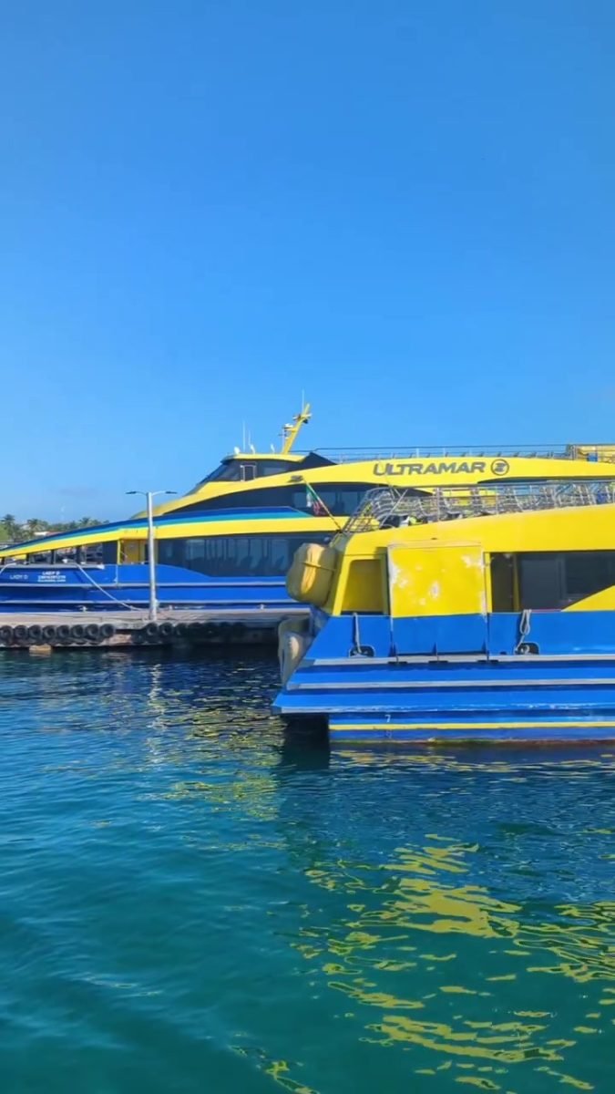 Prom Ultramar w porcie w drodze na Isla Mujeres