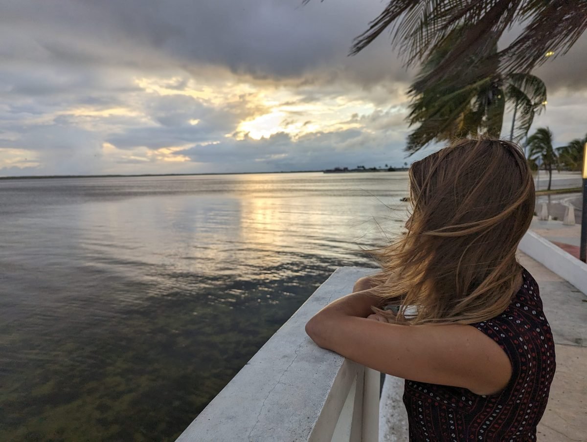 Wieczór na promenadzie nad zatoką w Chetumal