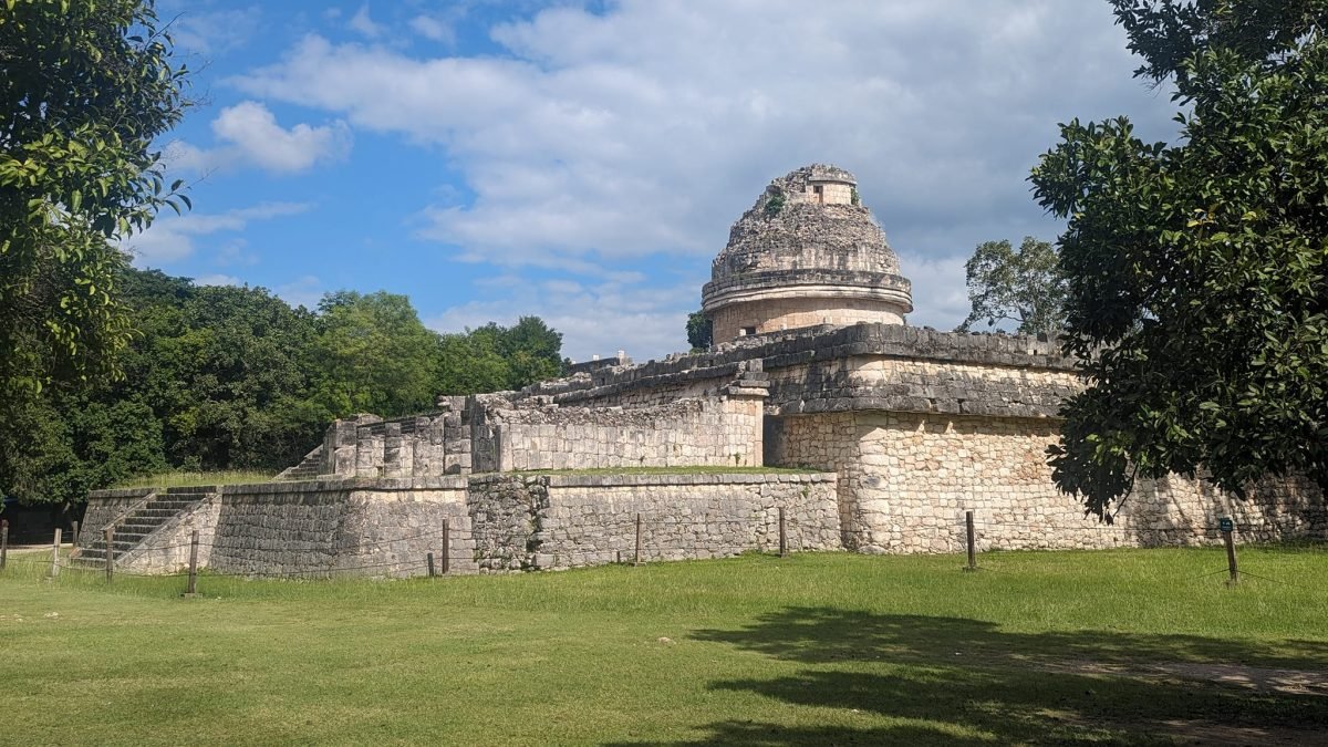 Obserwatorium El Caracol z okrągłą wieżą w Chichén Itzá
