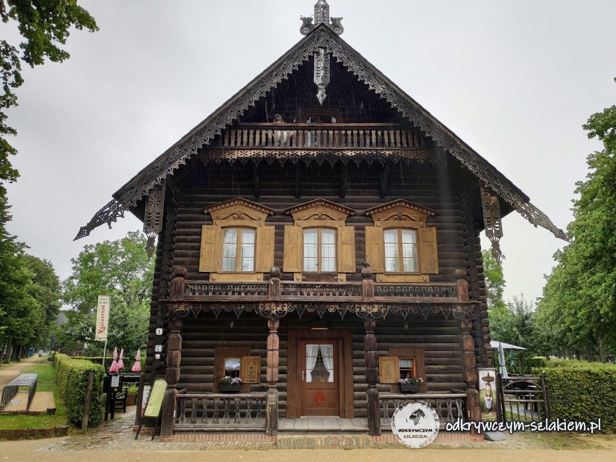 Drewniany dom w kolonii rosyjskiej Aleksandrówka